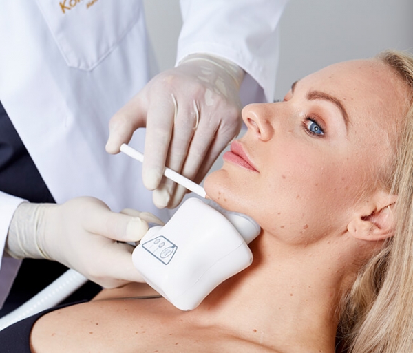 Kryolipolyse Linz Kryolipolyse Behandlung zum Abnehmen, Dr. Koller